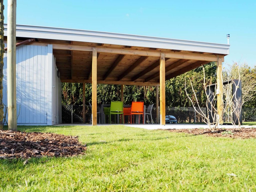 Terrasse und Abstellraum