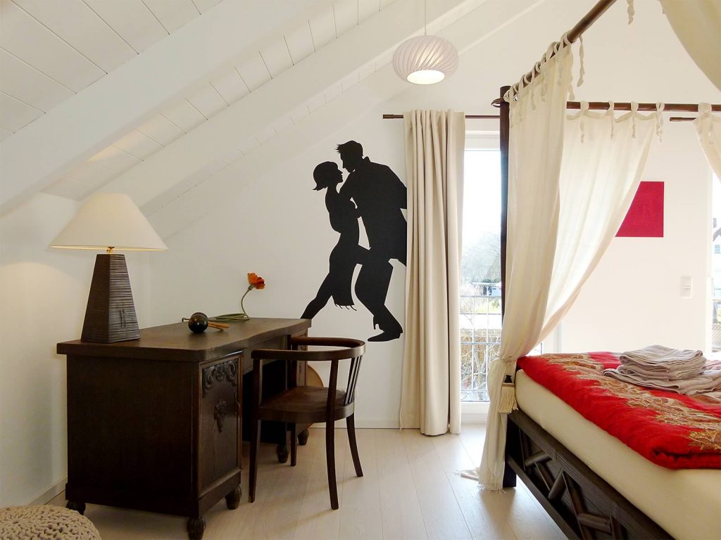 Schreibkommode im Tango